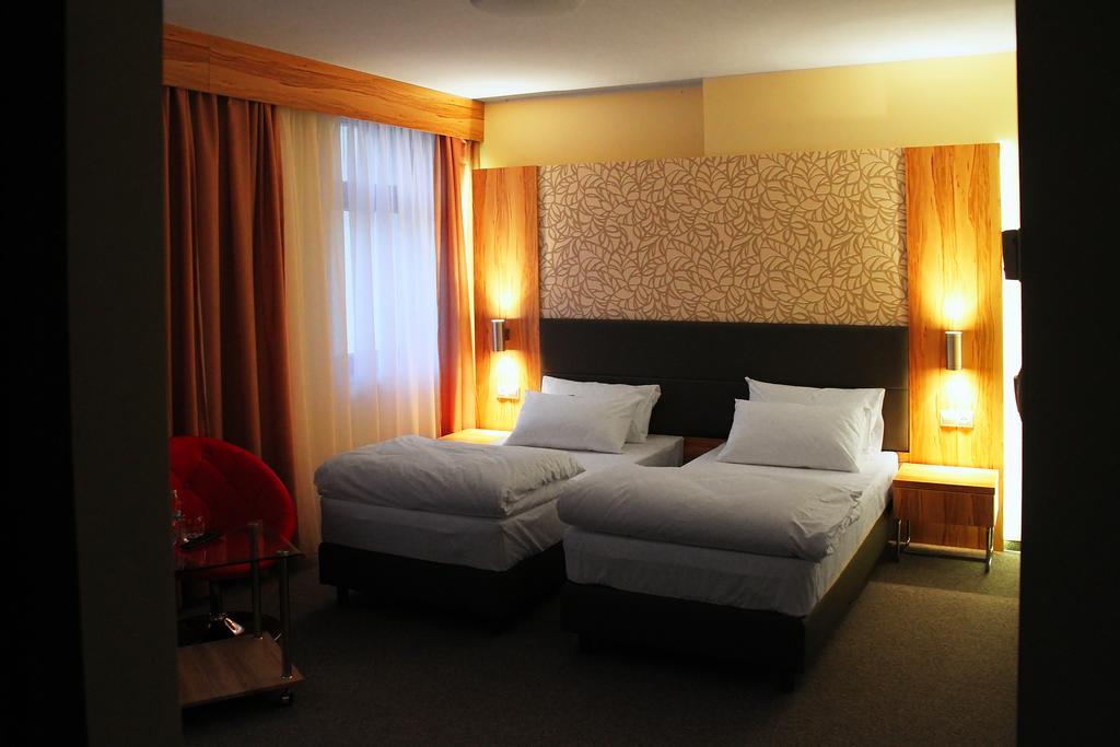 Hotel Przy Baszcie Legnica Room photo